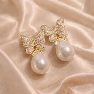 Vintage Butterfly Pearl Gold Timeless Earrings